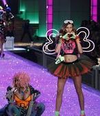 Alessandra Ambrosio no fue la única modelo que desfiló embarazada para Victoria&#039;s Secret